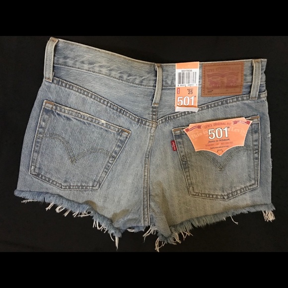 Levi 501 distressed cutoff shorts - Picture 4 of 6